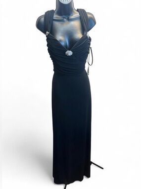 NEBIANI Elegant Black Evening Gown with Jewel Accents